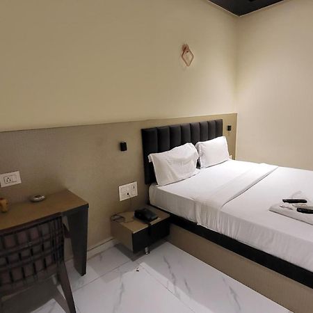 Fabhotel Prime Land - Nr Bkc Mumbai  Buitenkant foto